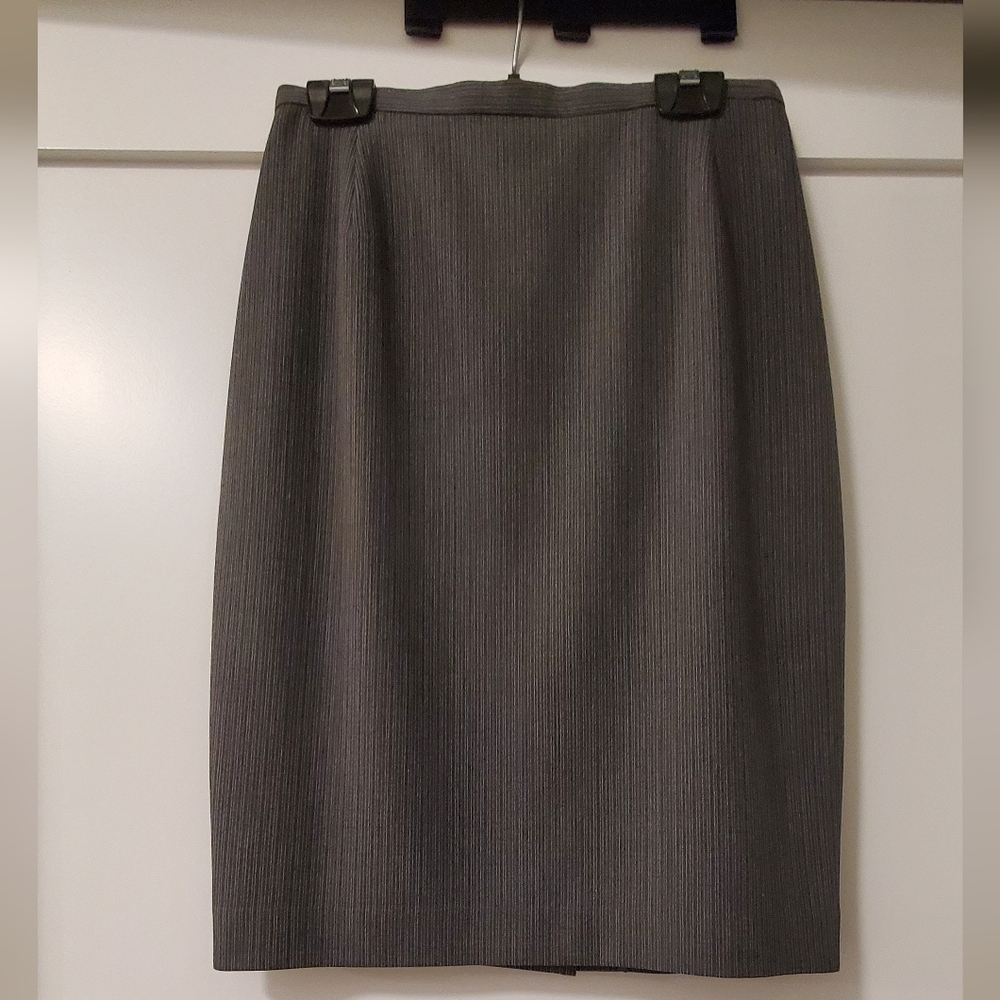 Elegant Gray Pencil Skirt